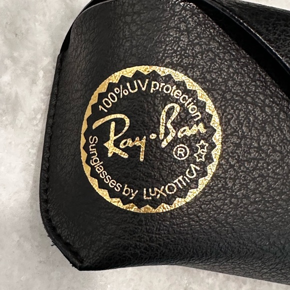 Ray Ban Case - Like New - Picture 3 of 6